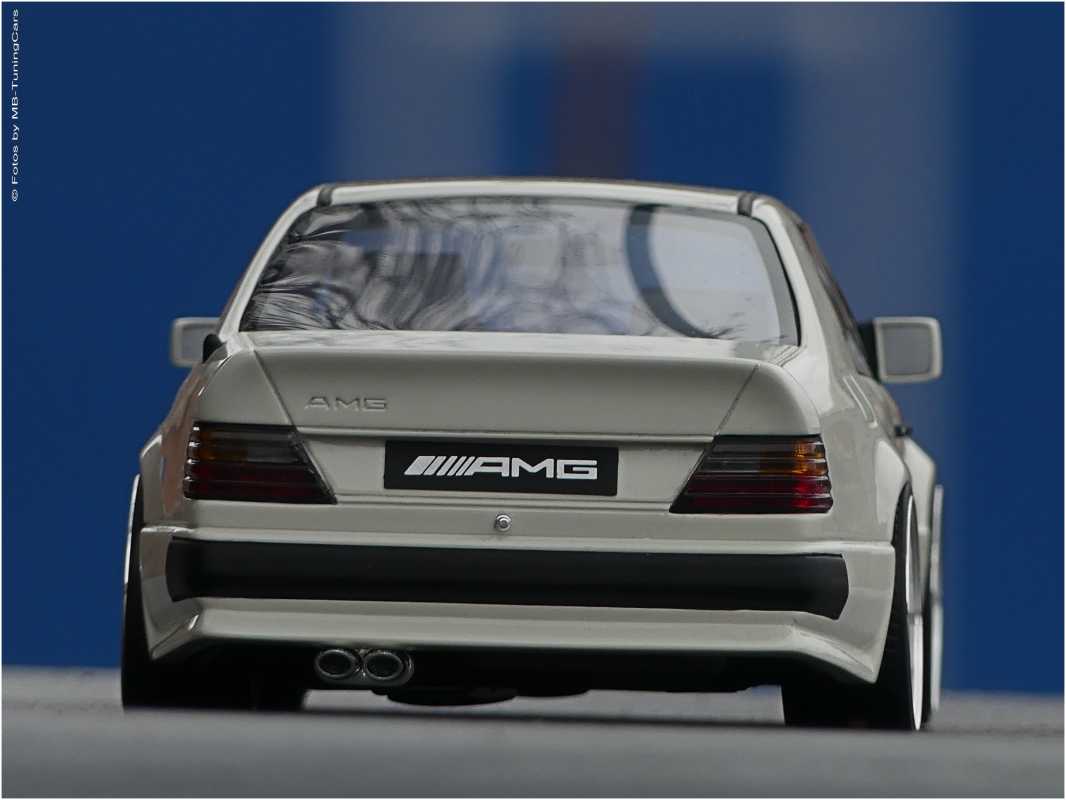 1:18 Mercedes Benz 300 CE 124 - AMG Dealer Arktisweiß Edition